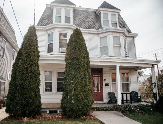 property at 33 E Gramby St