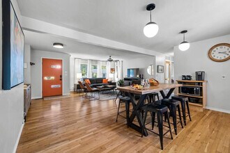 904 N Orange St in Fredericksburg, TX - Building Photo - Building Photo
