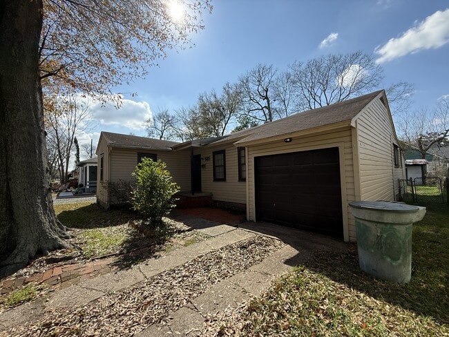 565 24th St in Beaumont, TX - Building Photo - Building Photo