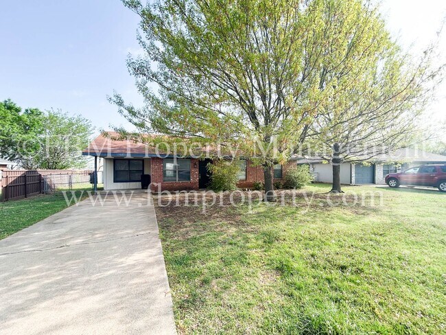 711 E Avenue F in Midlothian, TX - Building Photo - Building Photo