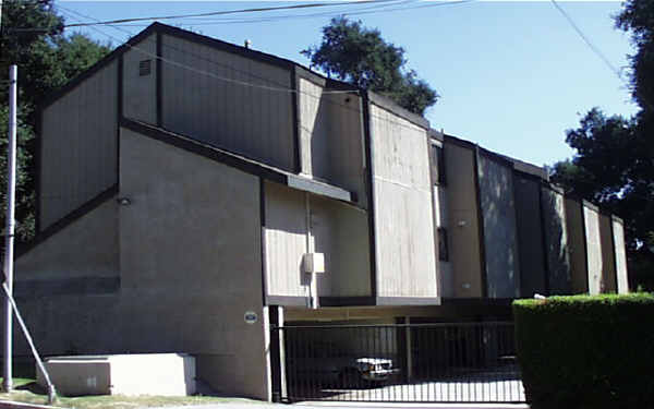 20 Fair Oaks Dr in Pasadena, CA - Building Photo