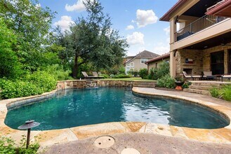 308 Golden Bear Dr in Lakeway, TX - Foto de edificio - Building Photo