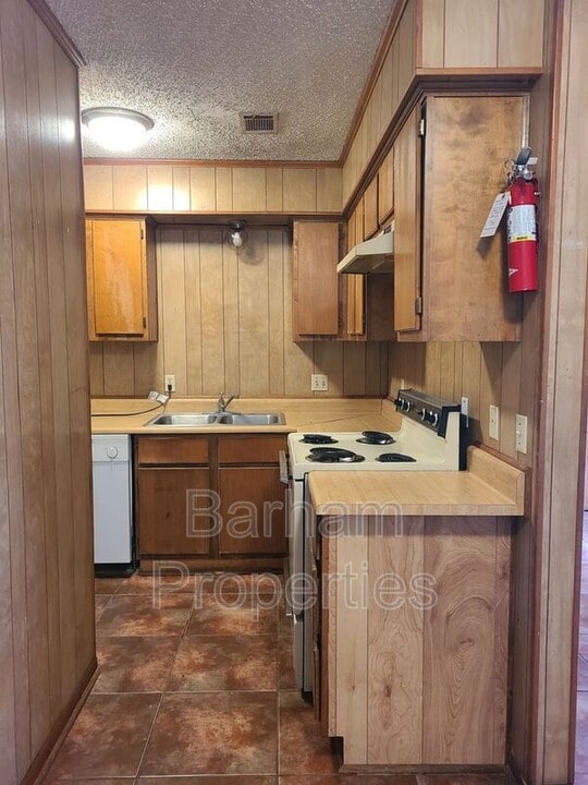 318 Houston St in Nacogdoches, TX - Building Photo