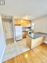 9 Thirty Third St in Toronto, ON - Building Photo