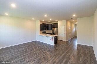 28 Peregrine Way in Burlington, NJ - Building Photo - Building Photo