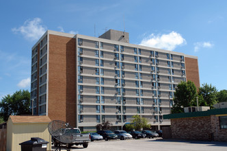 Ridgewood Towers in East Moline, IL - Foto de edificio - Building Photo