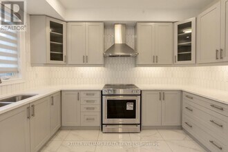 510 New England Ct in Newmarket, ON - Building Photo - Building Photo