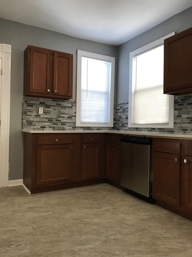 353 Poplar St in New Haven, CT - Building Photo - Building Photo