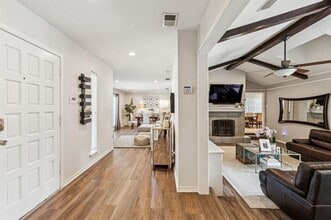 10010 Cromwell Dr in Dallas, TX - Building Photo - Building Photo