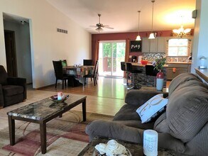 201 Highland Ridge Dr in Manhattan, KS - Building Photo - Building Photo