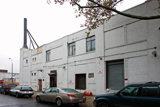 40-44 24th St in Long Island City, NY - Building Photo - Building Photo