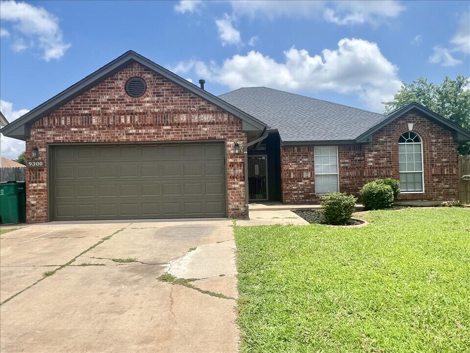 9300 Buttonwood Ave in Oklahoma City, OK - Building Photo