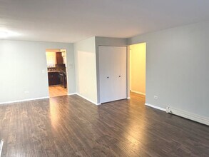 8701 W Foster Ave in Chicago, IL - Building Photo - Building Photo