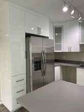 8325 W Manchester Ave, Unit Apt B in Venice, CA - Building Photo - Building Photo