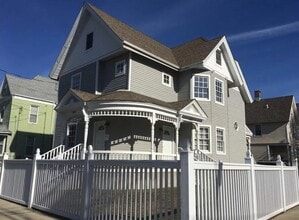 508 William St, Unit 2nd Floor in Bridgeport, CT - Building Photo - Building Photo