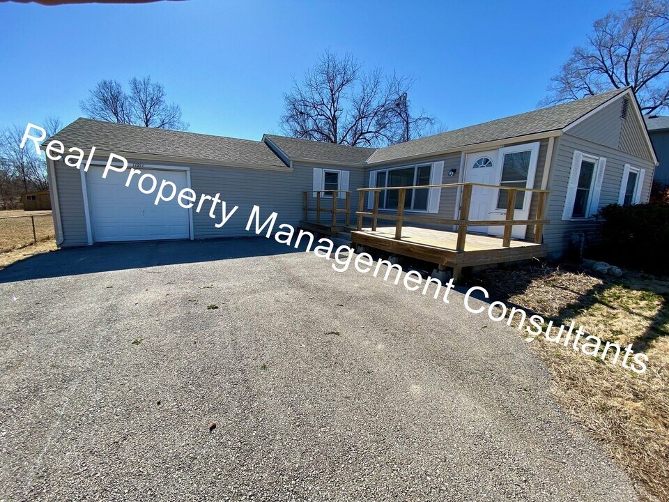 11211 E 83rd St in Raytown, MO - Building Photo
