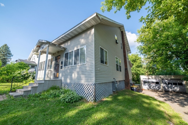 324 Lennox St