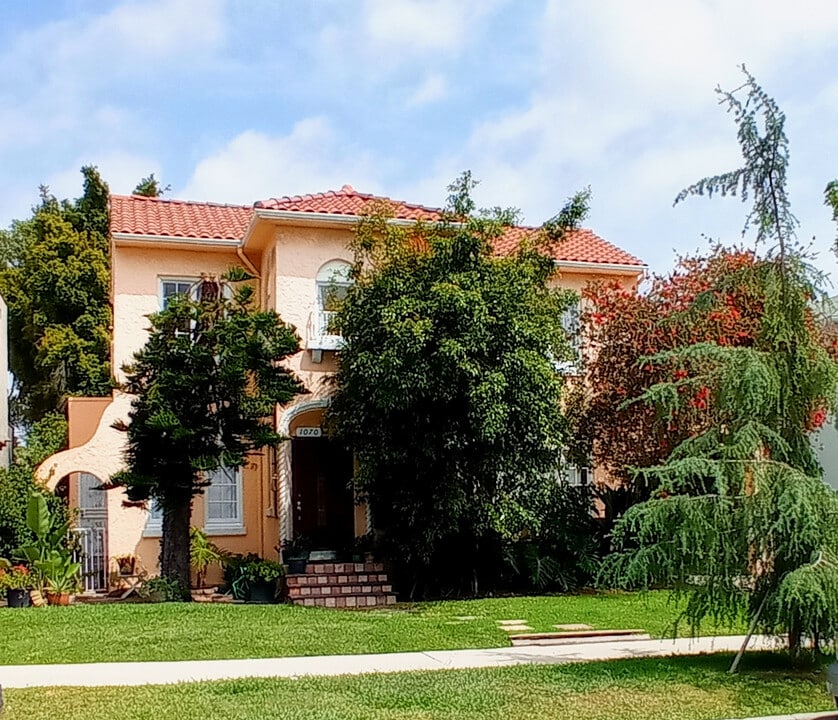 1072 S Cloverdale Ave, Unit 1072 A in Los Angeles, CA - Building Photo