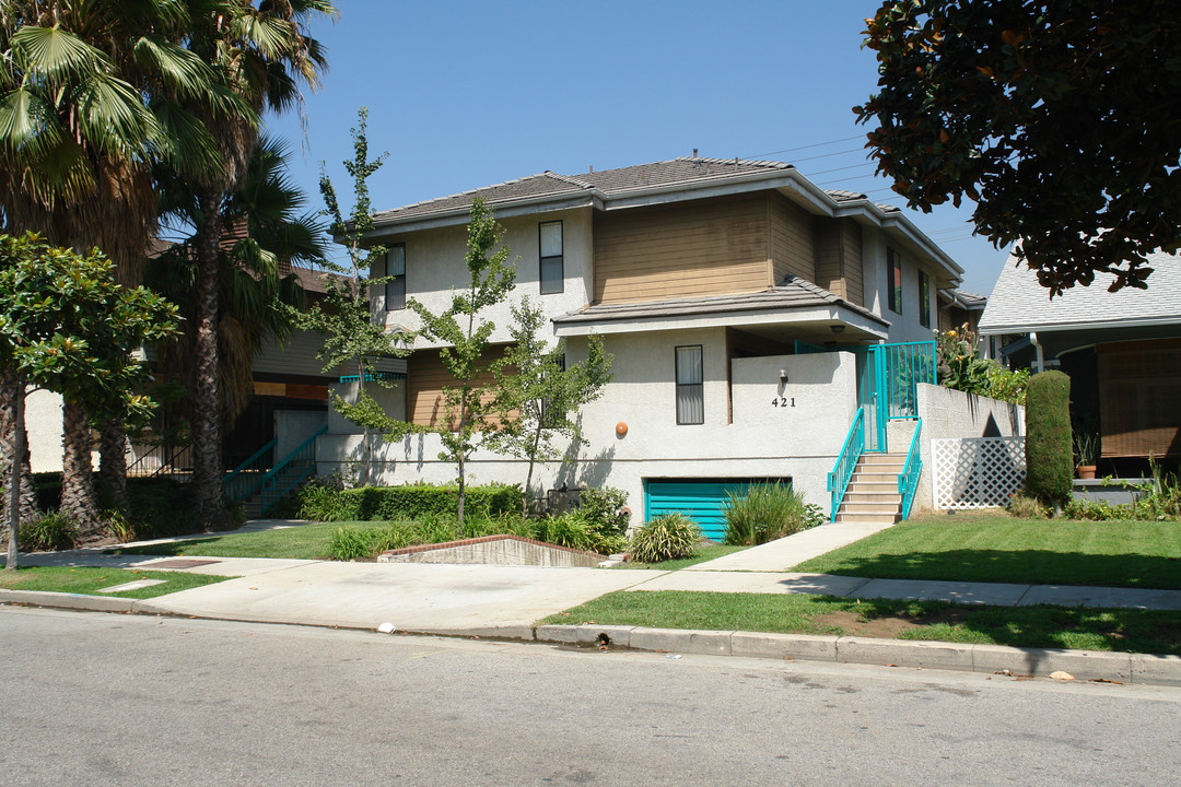 421 Ivy St in Glendale, CA - Foto de edificio