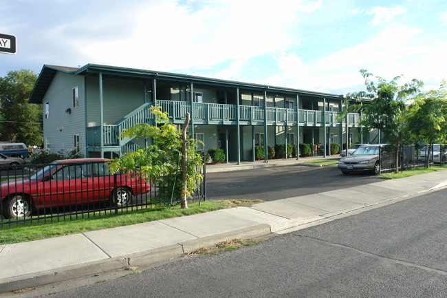 608 Willow St in Yakima, WA - Foto de edificio - Building Photo