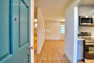 1634 Arlington Ct in Turlock, CA - Building Photo - Building Photo