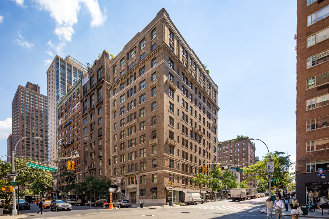 150 E 72nd St in New York, NY - Building Photo