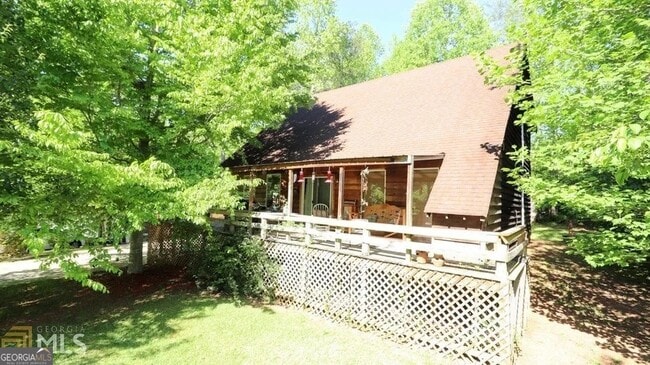 property at 465 Lakeside Trail