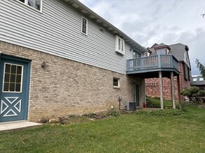 945 1/2 Broglie Dr in Pittsburgh, PA - Building Photo - Building Photo