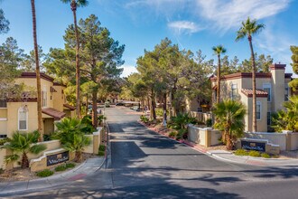 Villa Del Sol in Las Vegas, NV - Foto de edificio - Building Photo