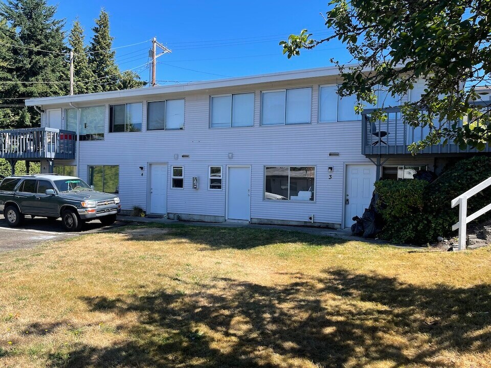 15328 40th Ave W in Lynnwood, WA - Building Photo