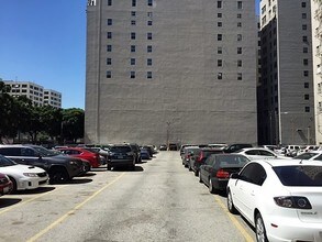 SB Omega in Los Angeles, CA - Foto de edificio - Building Photo
