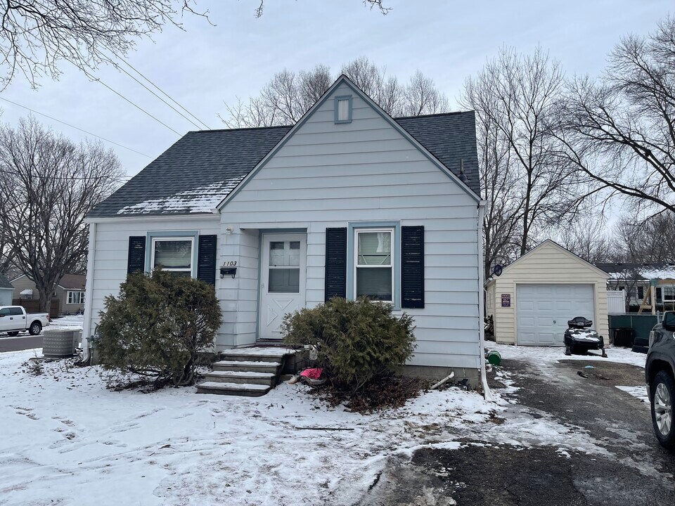 1103 Highland Ave in Mankato, MN - Building Photo
