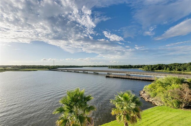 4144 Boardwalk Blvd in Seabrook, TX - Building Photo - Building Photo