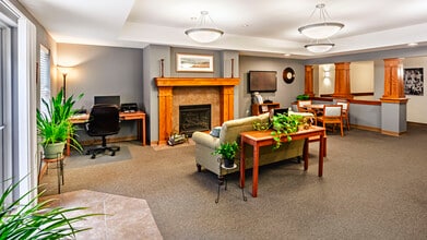 Berkshire Oconomowoc Senior Apartments in Oconomowoc, WI - Foto de edificio - Building Photo