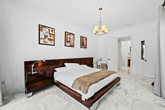 2437 Castilla Is in Fort Lauderdale, FL - Foto de edificio - Building Photo