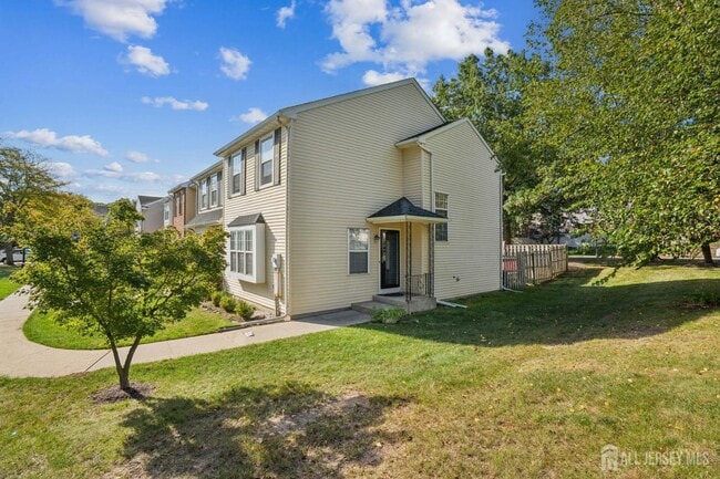 31 Byrnes Ln E in Sayreville, NJ - Building Photo - Building Photo