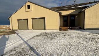 375 Mickelson Ct in Box Elder, SD - Building Photo