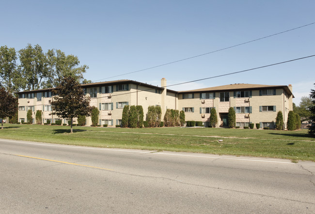 The Village Apartments in Garden City, MI - Foto de edificio - Building Photo