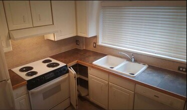 5124 SW 45th Ave in Portland, OR - Building Photo - Building Photo