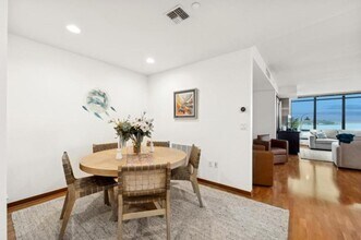 2716 Elliott Ave in Seattle, WA - Building Photo - Building Photo