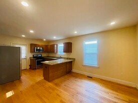 35 Pratt St, Unit 1A in Boston, MA - Building Photo