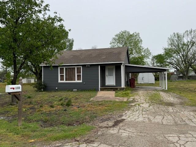 110 3rd St in Celeste, TX - Building Photo