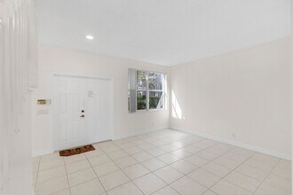 872 Tanglewood Cir in Weston, FL - Building Photo - Building Photo