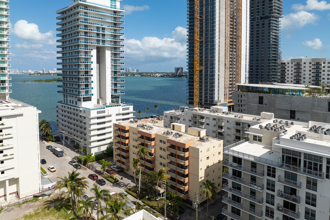 Meridian Plaza Condominium in Miami Beach, FL - Foto de edificio