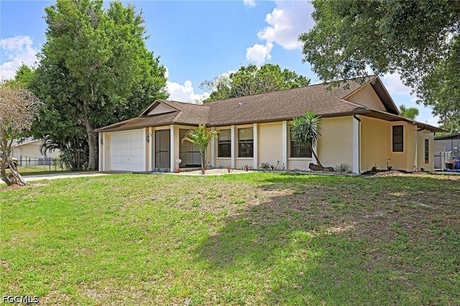 1398 Evalena Ln in North Fort Myers, FL - Foto de edificio - Building Photo