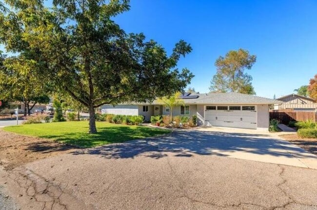 1806 Wight Way in El Cajon, CA - Building Photo - Building Photo