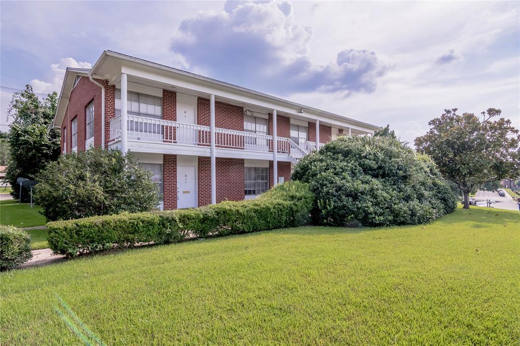 1917 20th St-Unit -4 in Huntsville, TX - Building Photo