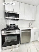 301 E 45th St in New York, NY - Building Photo - Building Photo