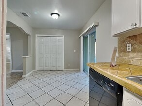 8515 Tidewater Trail in Tampa, FL - Building Photo - Building Photo