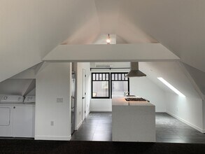 598 W Laurel St-Unit -Unit 10 in San Diego, CA - Building Photo - Building Photo